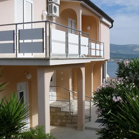 Apartment Helles Studioappartement Mit Grossem Balkon *